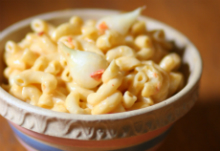 Spicy Baked Mac & Cheese with Pearl Onions