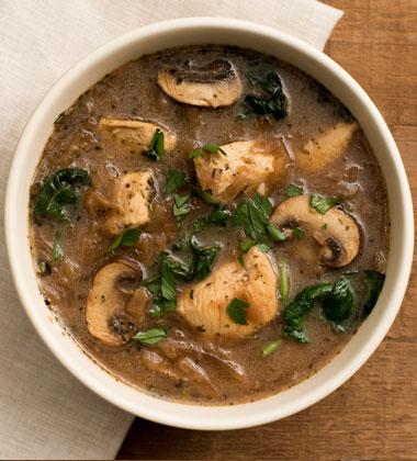 Soupe crémeuse au poulet et aux champignons à la florentine Soupe crémeuse au poulet et aux champignons à la florentine