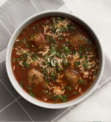 Soupe aux tomates, champignons et boulettes de viande Soupe aux tomates, champignons et boulettes de viande