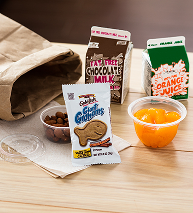 GOLDFISH® GIANT GRAHAMS BAKED WITH WHOLE GRAIN CINNAMON BREAKFAST COMBO GOLDFISH® GIANT GRAHAMS BAKED WITH WHOLE GRAIN CINNAMON BREAKFAST COMBO