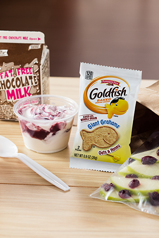 GOLDFISH® GIANT GRAHAMS BAKED WITH WHOLE GRAIN OATS & HONEY BREAKFAST COMBO GOLDFISH® GIANT GRAHAMS BAKED WITH WHOLE GRAIN OATS & HONEY BREAKFAST COMBO