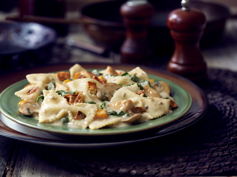Chicken & Bacon Farfalle with Spinach & Mushrooms Recipe | Cook With