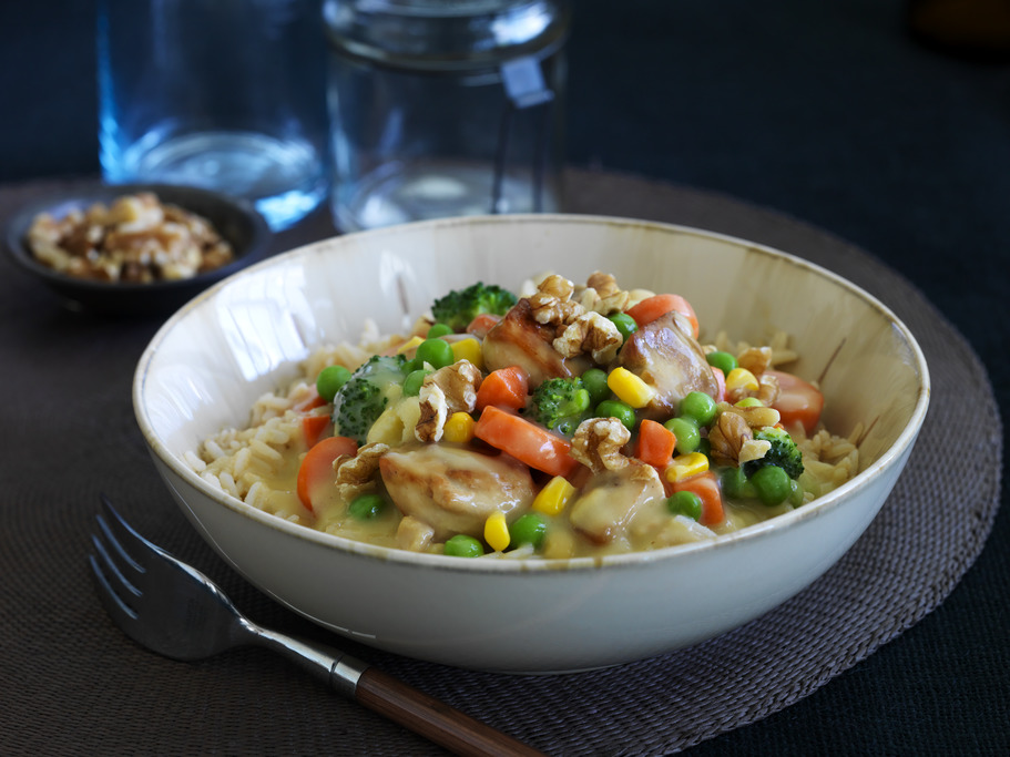 Poulet au miel avec noix de Grenoble à la dijonnaise