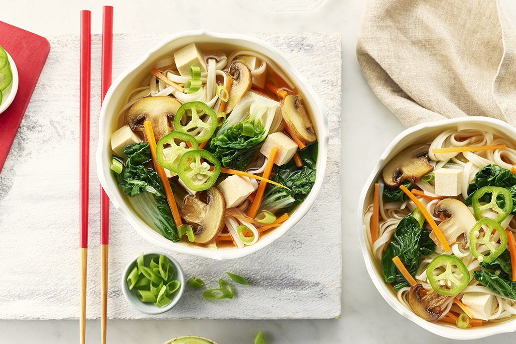 Easy Vegan Miso Soup With Noodles And Vegetables Veggies Don T Bite