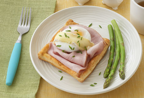 Poached Eggs and Ham on Puff Pastry