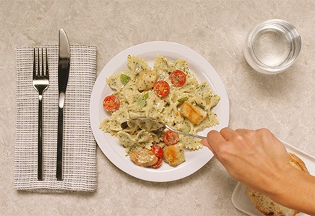 How do you make chicken pesto pasta?