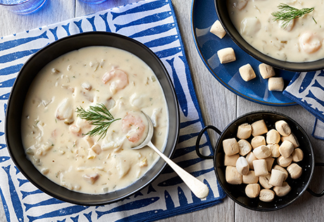 How do you make a delicious seafood chowder?