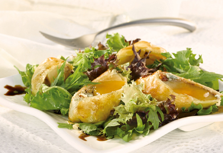 Gorgonzola & Honey Pear en Croûte Salad